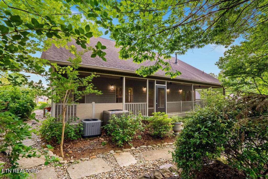 Loudon, Tennessee, 37774, United States, 3 Bedrooms Bedrooms, ,3 BathroomsBathrooms,Residential,Forsale,1893719