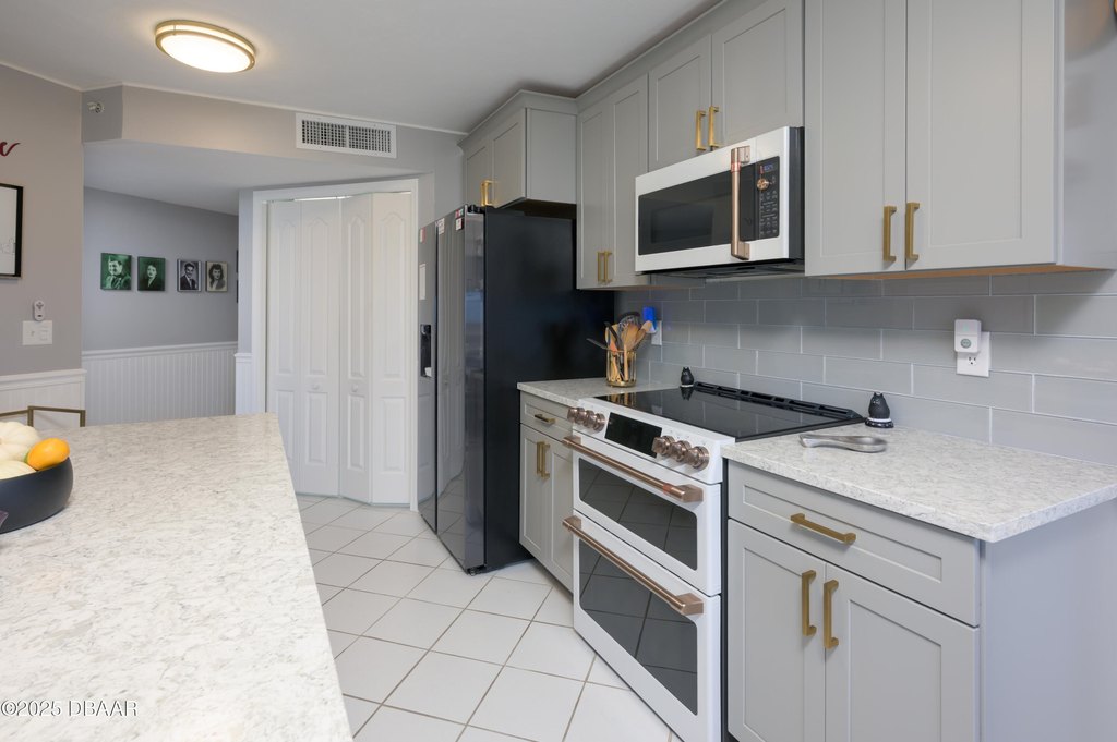 Daytona Beach Shores, Florida, 32118, United States, 3 Bedrooms Bedrooms, ,3 BathroomsBathrooms,Residential,Forsale,1990068