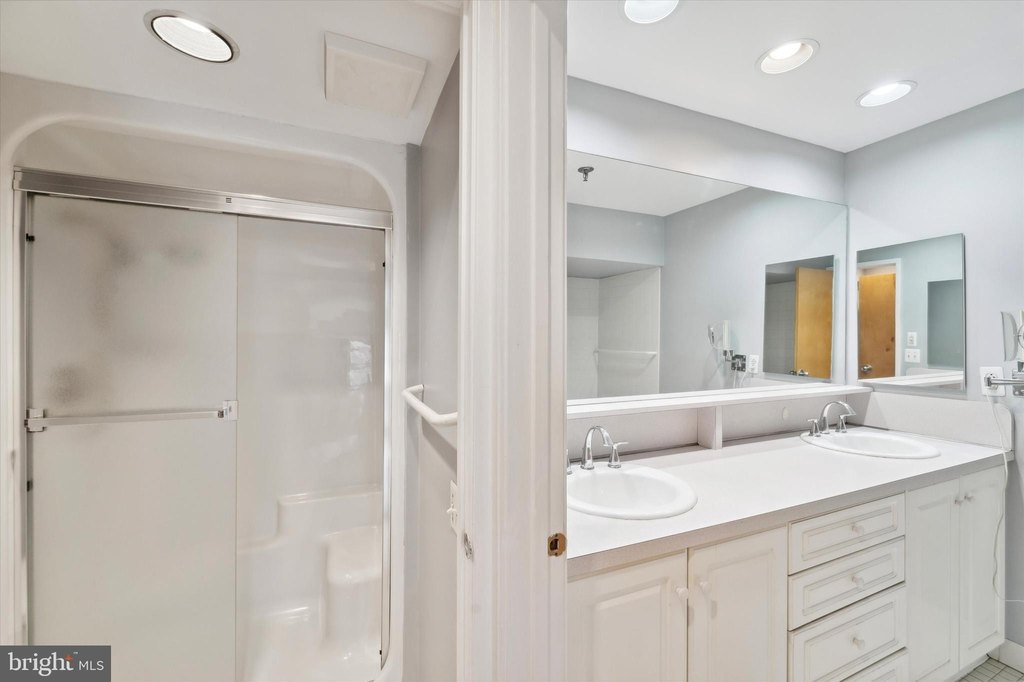 PHILADELPHIA, Pennsylvania, 19106, United States, 2 Bedrooms Bedrooms, ,2.5 BathroomsBathrooms,Residential,Forsale,2004202