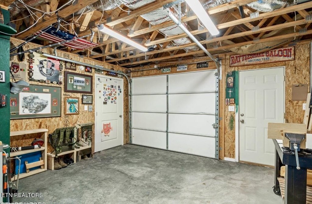 Kingston, Tennessee, 37763, United States, 4 Bedrooms Bedrooms, ,3.5 BathroomsBathrooms,Residential,Forsale,1893802