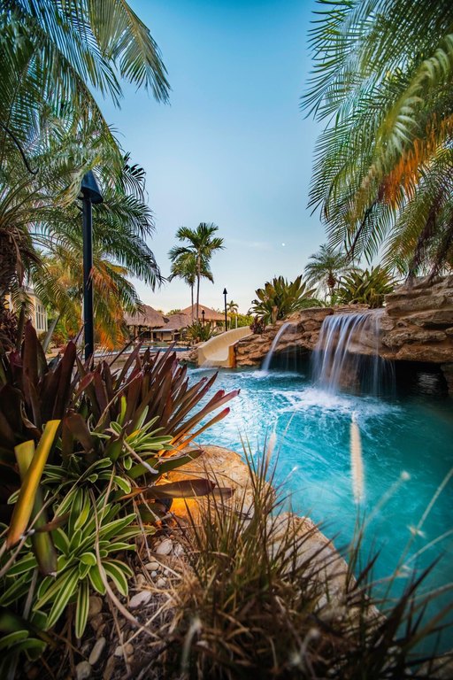 MARATHON, Florida, 33050, United States, 5 Bedrooms Bedrooms, ,6.5 BathroomsBathrooms,Residential,Forsale,2004344