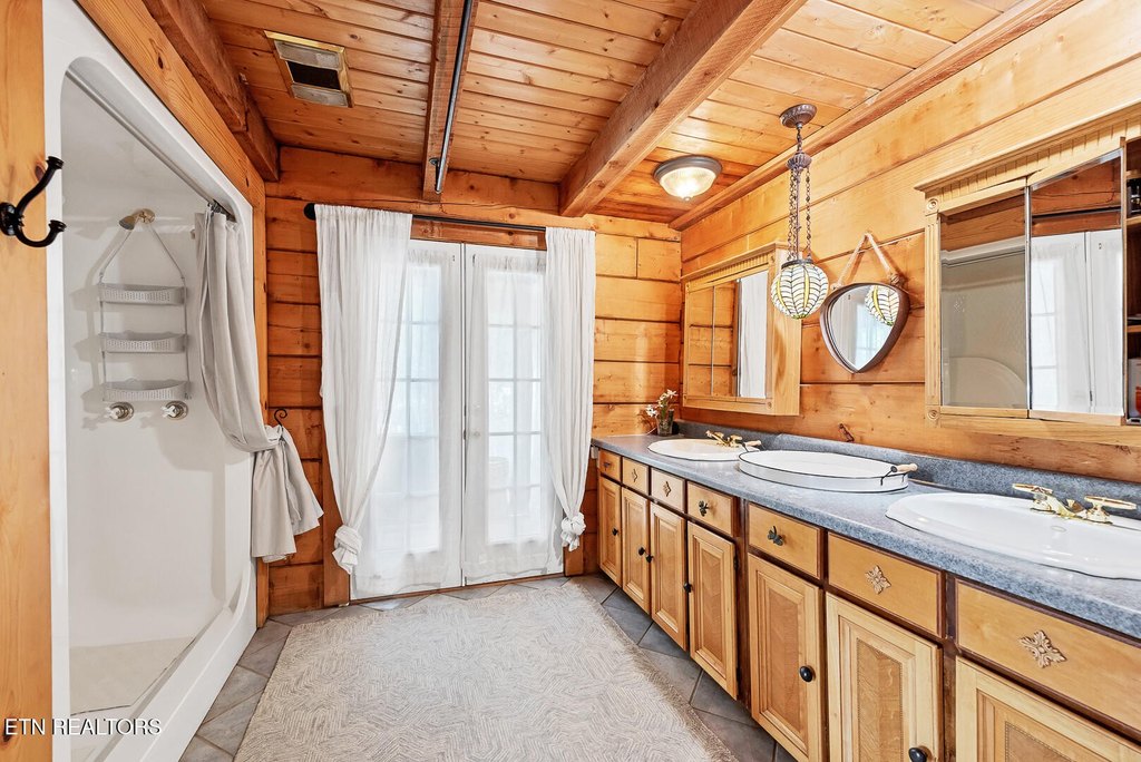 Louisville, Tennessee, 37777, United States, 2 Bedrooms Bedrooms, ,2 BathroomsBathrooms,Residential,Forsale,1893780