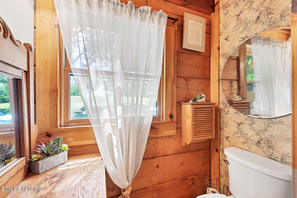 Louisville, Tennessee, 37777, United States, 2 Bedrooms Bedrooms, ,2 BathroomsBathrooms,Residential,Forsale,1893780