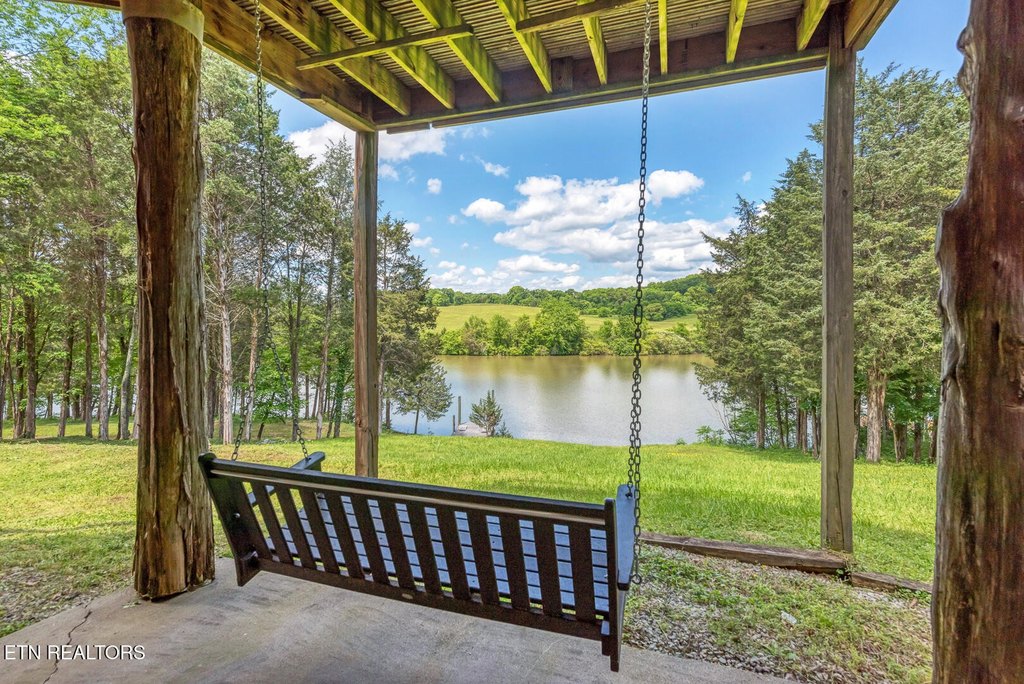 Louisville, Tennessee, 37777, United States, 2 Bedrooms Bedrooms, ,2 BathroomsBathrooms,Residential,Forsale,1893780