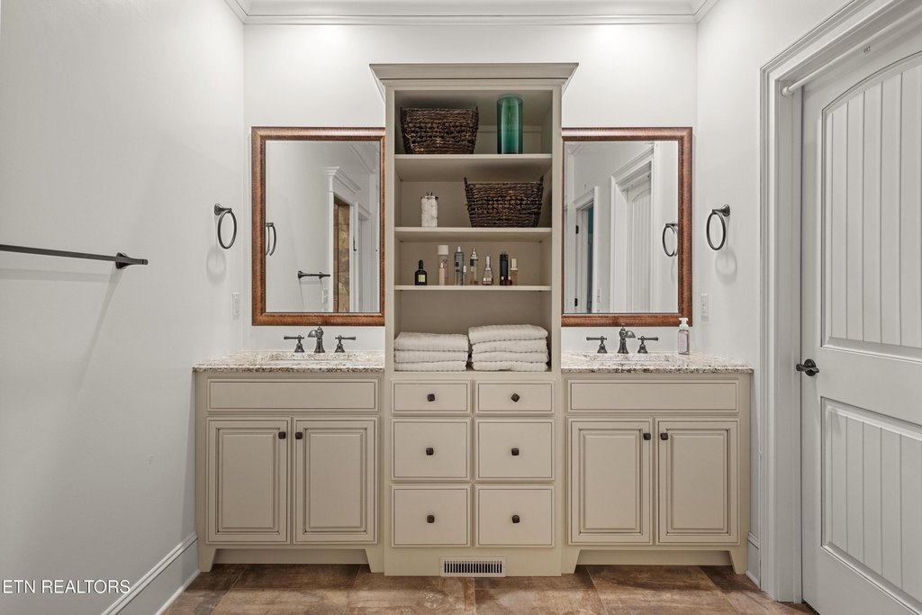 Crossville, Tennessee, 38558, United States, 3 Bedrooms Bedrooms, ,2.5 BathroomsBathrooms,Residential,Forsale,1952851