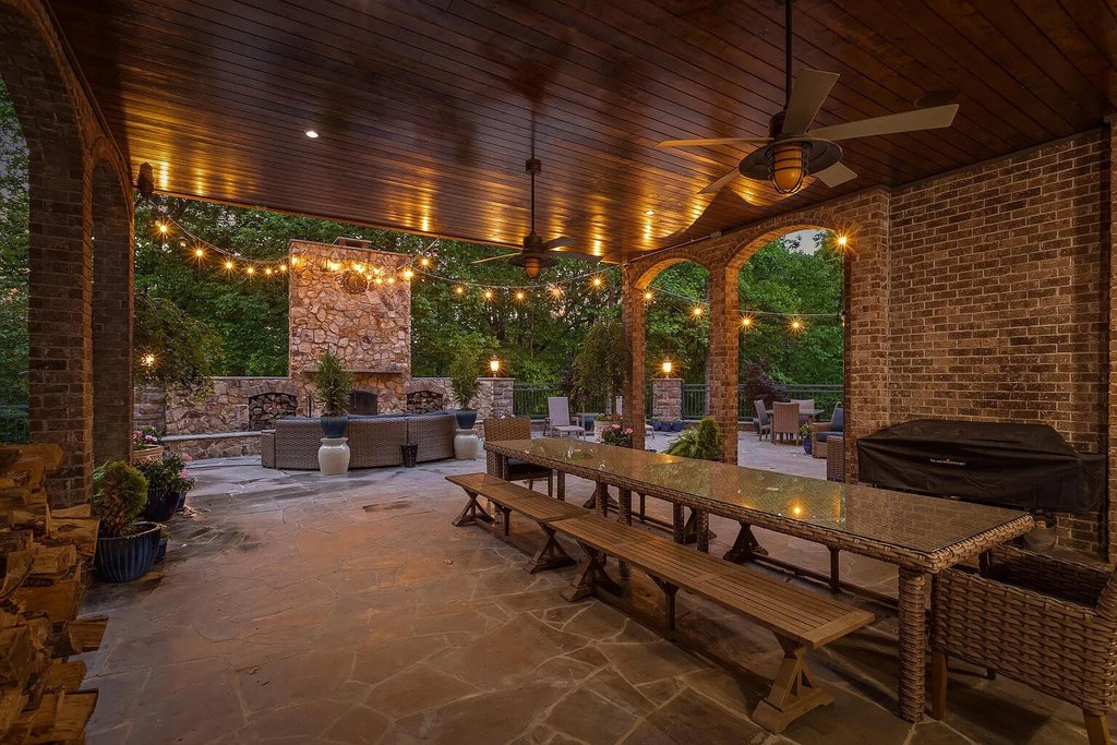 Signal Mountain, Tennessee, 37377, United States, 6 Bedrooms Bedrooms, ,6.5 BathroomsBathrooms,Residential,Forsale,1922158