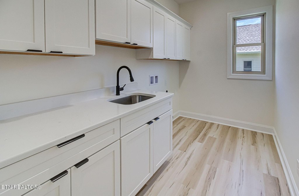 Vonore, Tennessee, 37885, United States, 3 Bedrooms Bedrooms, ,2 BathroomsBathrooms,Residential,Forsale,1910199