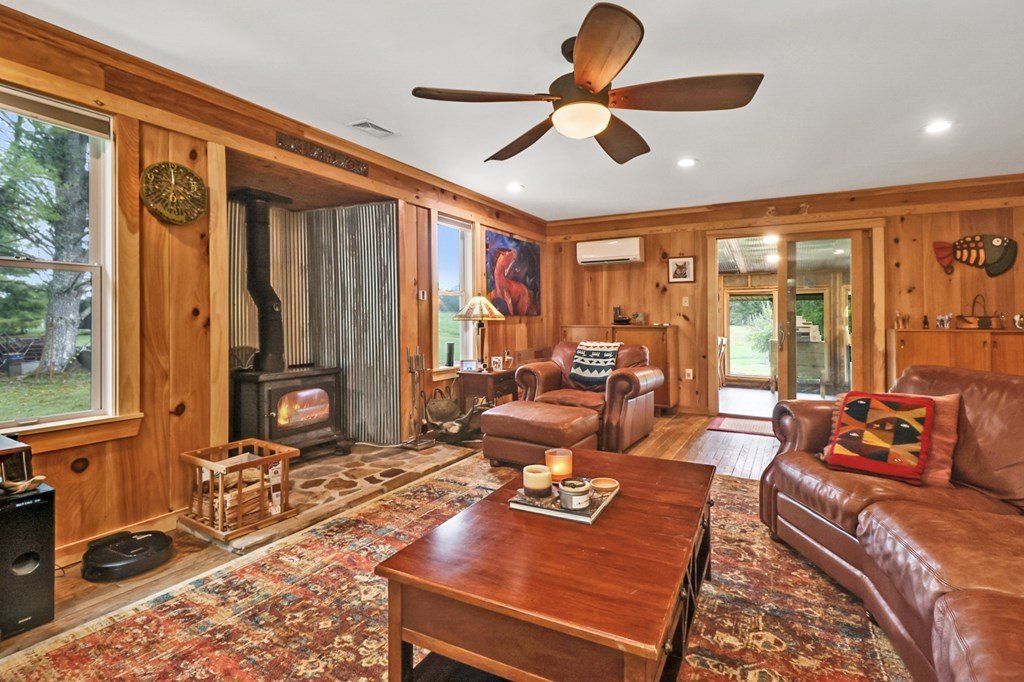 Allardt, Tennessee, 38504, United States, 2 Bedrooms Bedrooms, ,2 BathroomsBathrooms,Residential,Forsale,1953791