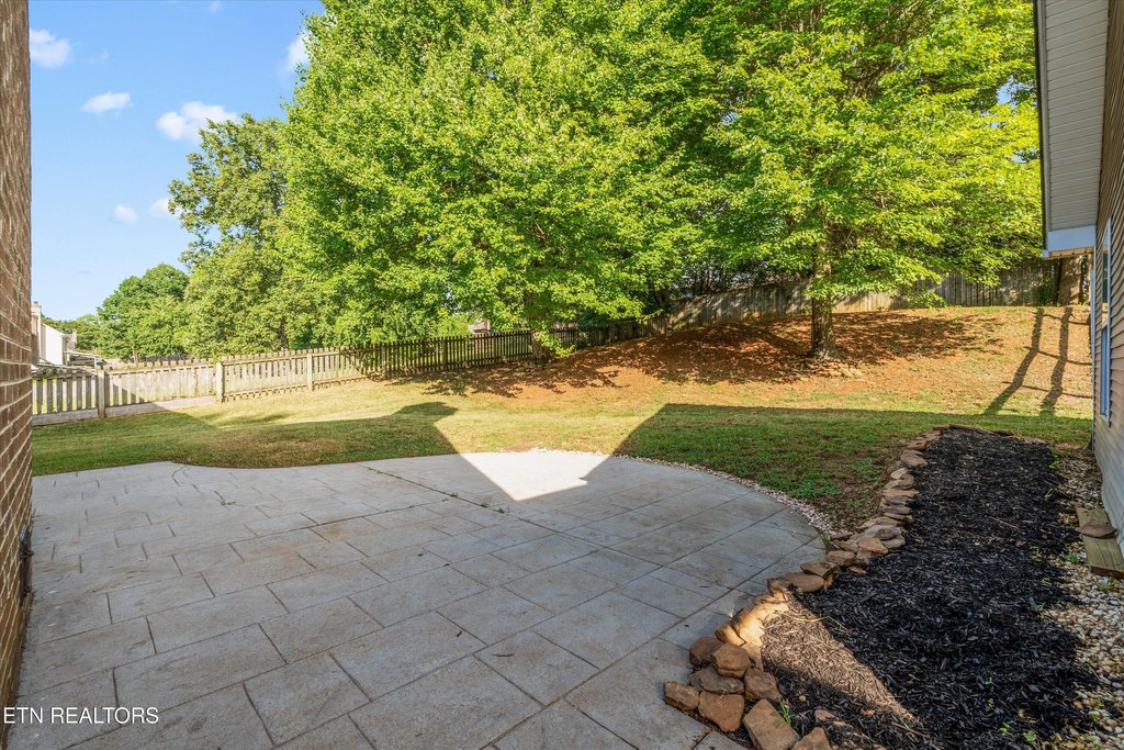 Maryville, Tennessee, 37803, United States, 3 Bedrooms Bedrooms, ,2 BathroomsBathrooms,Residential,Forsale,1952843