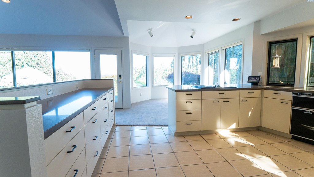 Richland, Washington, 99352, United States, 2 Bedrooms Bedrooms, ,3 BathroomsBathrooms,Residential,Forsale,1922429