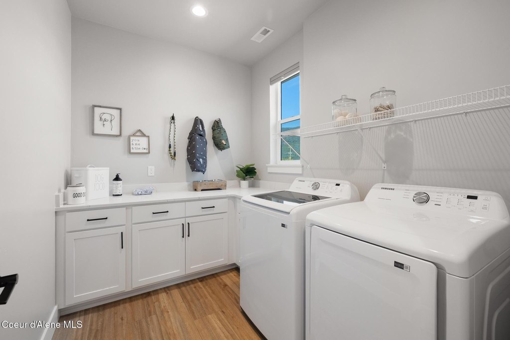 Sandpoint, Idaho, 83864, United States, 4 Bedrooms Bedrooms, ,3.5 BathroomsBathrooms,Residential,Forsale,1946357