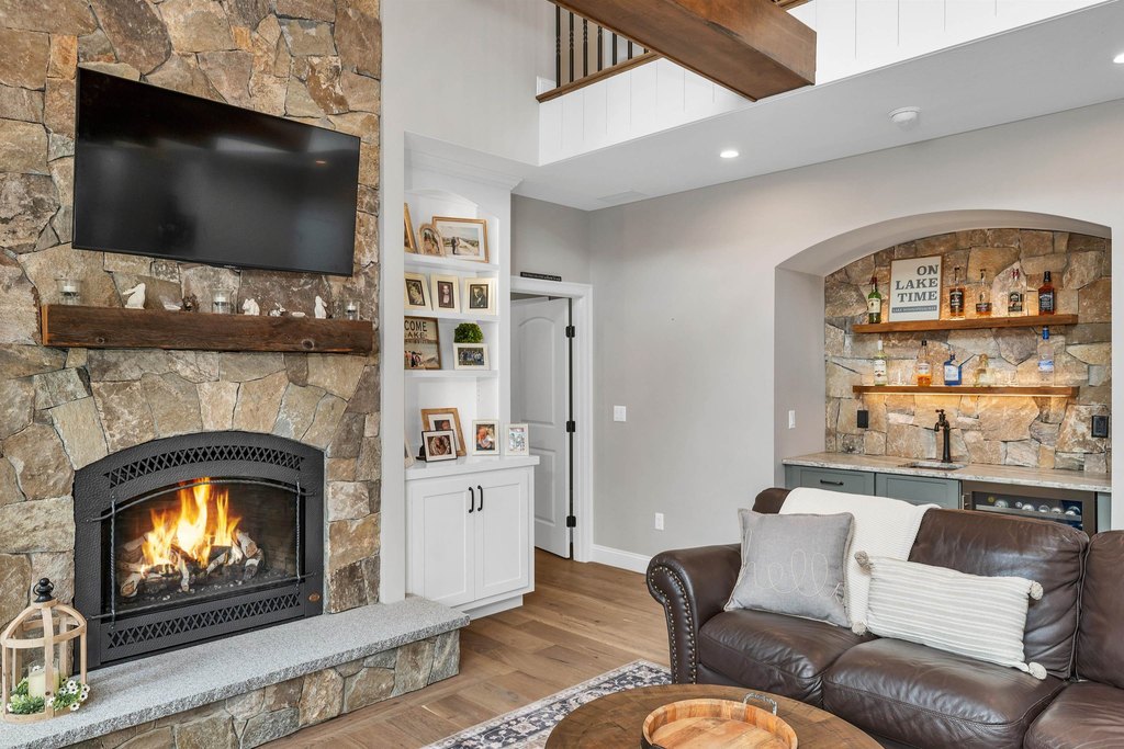 Meredith, New Hampshire, 03253, United States, 6 Bedrooms Bedrooms, ,6.5 BathroomsBathrooms,Residential,Forsale,1893919