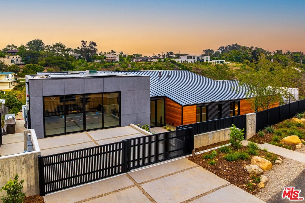 Malibu, California, 90265, United States, 3 Bedrooms Bedrooms, ,3 BathroomsBathrooms,Residential,Forsale,2004062