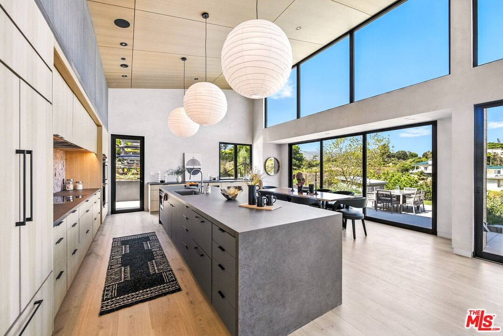 Malibu, California, 90265, United States, 3 Bedrooms Bedrooms, ,3 BathroomsBathrooms,Residential,Forsale,2004062