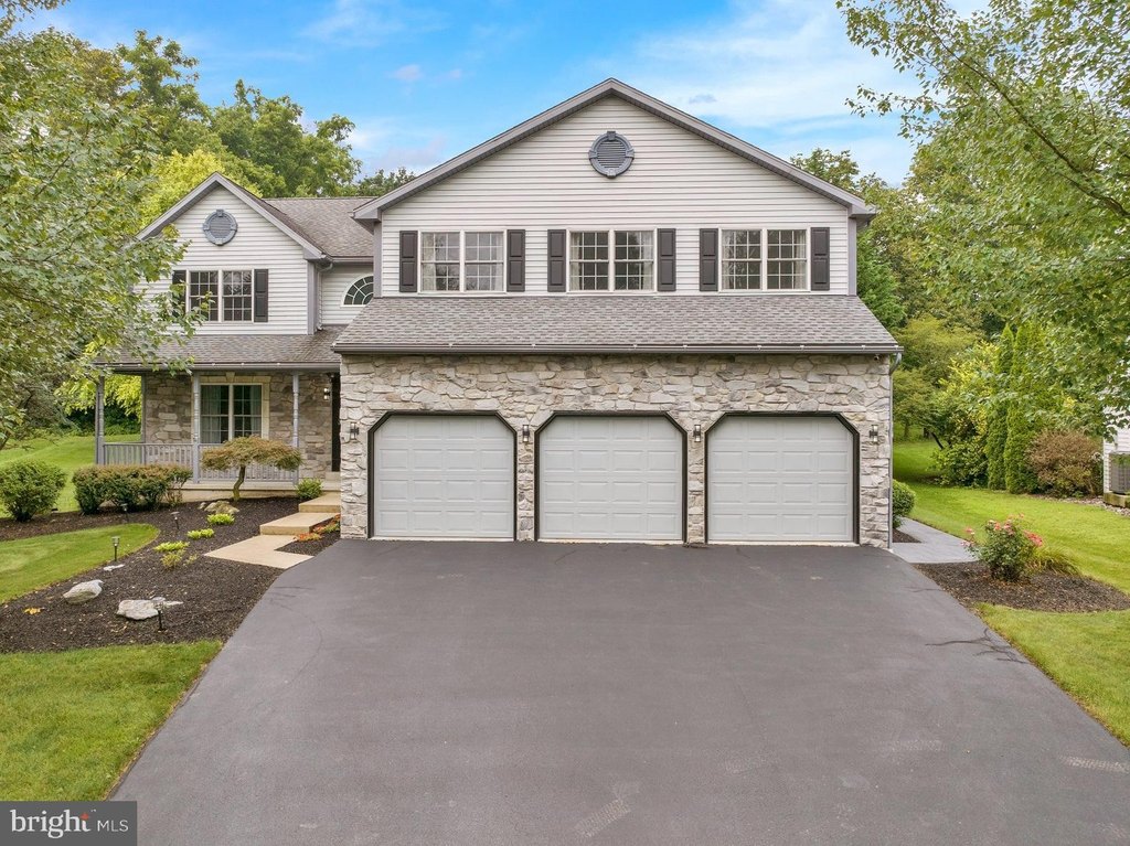 SINKING SPRING, Pennsylvania, 19608, United States, 6 Bedrooms Bedrooms, ,3.5 BathroomsBathrooms,Residential,Forsale,2009568