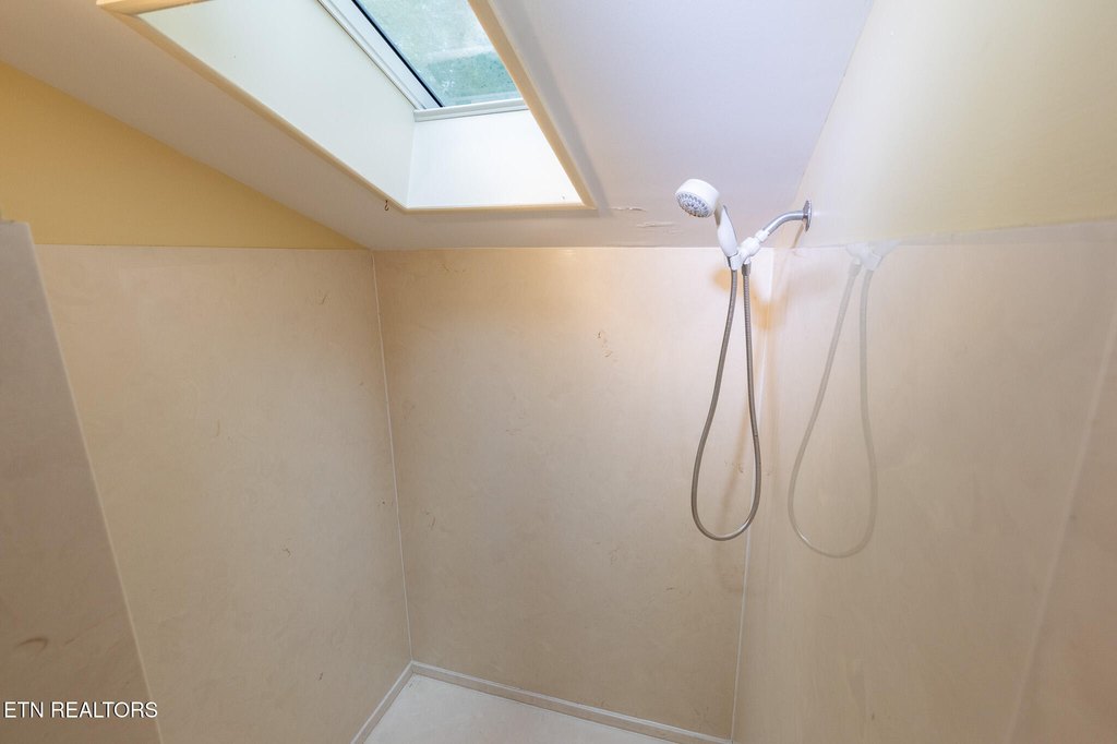 Knoxville, Tennessee, 37919, United States, 4 Bedrooms Bedrooms, ,3.5 BathroomsBathrooms,Residential,Forsale,1893800