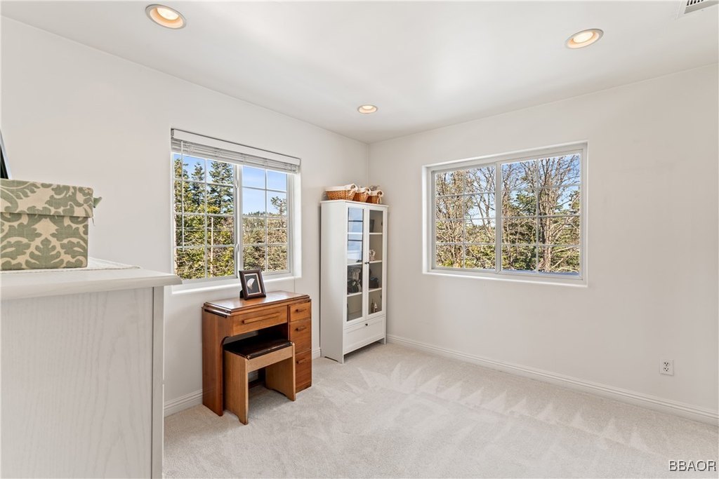 Lake Arrowhead, California, 92317, United States, 4 Bedrooms Bedrooms, ,4 BathroomsBathrooms,Residential,Forsale,1886288