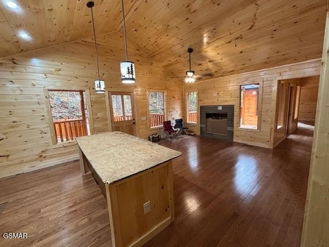 Sevierville, Tennessee, 37876, United States, 2 Bedrooms Bedrooms, ,2 BathroomsBathrooms,Residential,Forsale,1893696