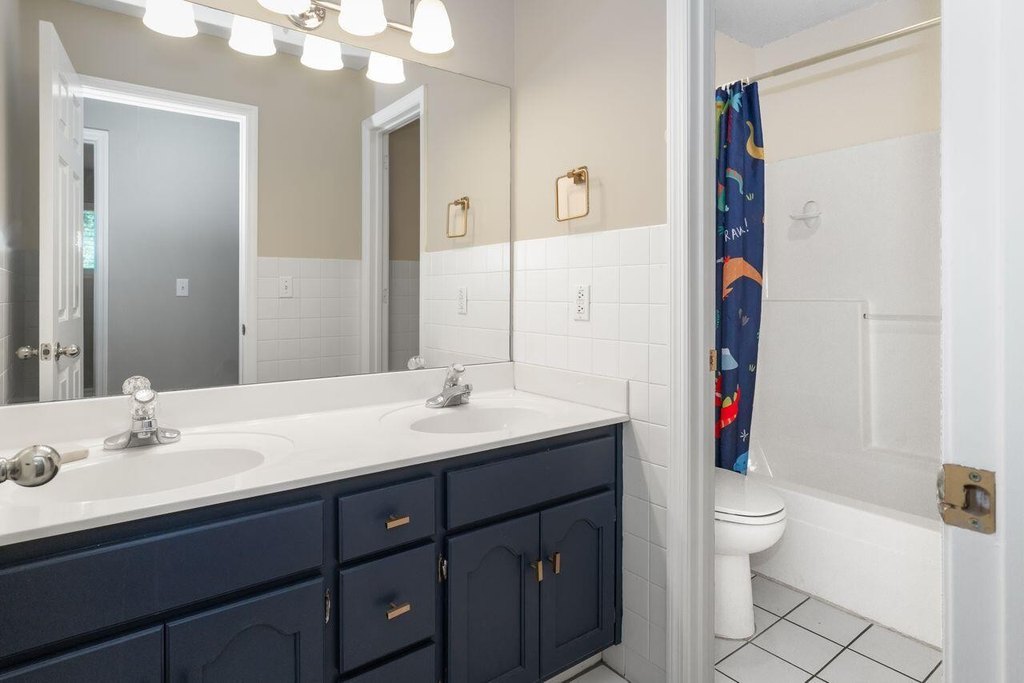 Signal Mountain, Tennessee, 37377, United States, 4 Bedrooms Bedrooms, ,2.5 BathroomsBathrooms,Residential,Forsale,1946776