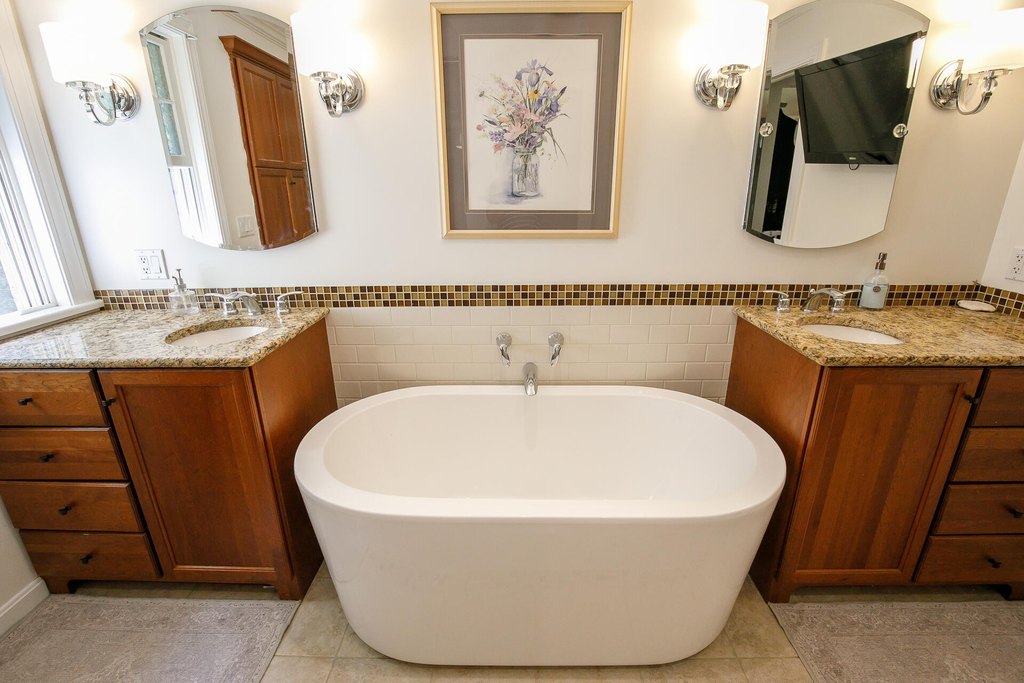 Waterville, Maine, 04901, United States, 4 Bedrooms Bedrooms, ,3.5 BathroomsBathrooms,Residential,Forsale,2002426