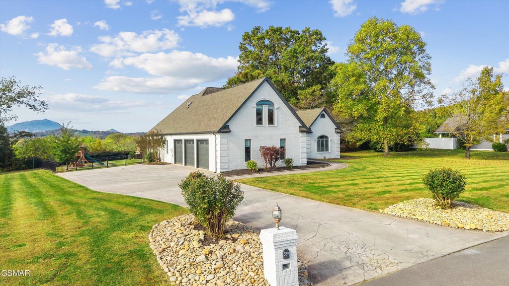 Sevierville, Tennessee, 37862, United States, 4 Bedrooms Bedrooms, ,3.5 BathroomsBathrooms,Residential,Forsale,1942459