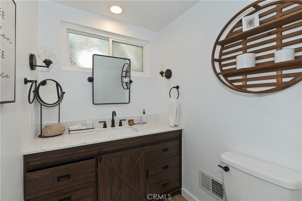 Lake Arrowhead, California, 92352, United States, 4 Bedrooms Bedrooms, ,2 BathroomsBathrooms,Residential,Forsale,1934027