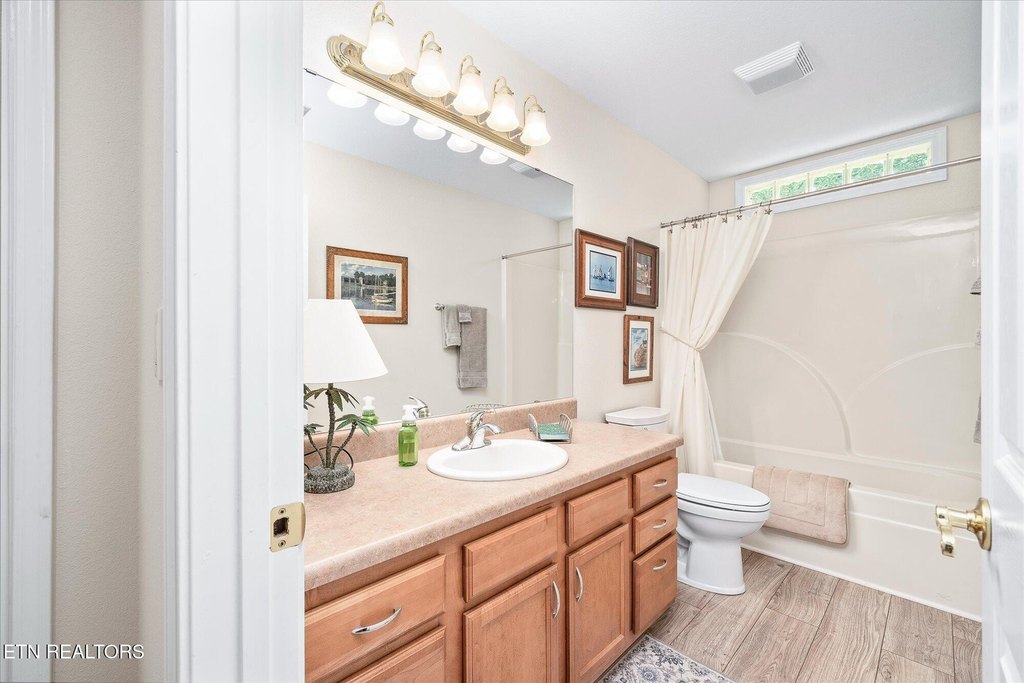 Crossville, Tennessee, 38558, United States, 3 Bedrooms Bedrooms, ,2 BathroomsBathrooms,Residential,Forsale,1953765