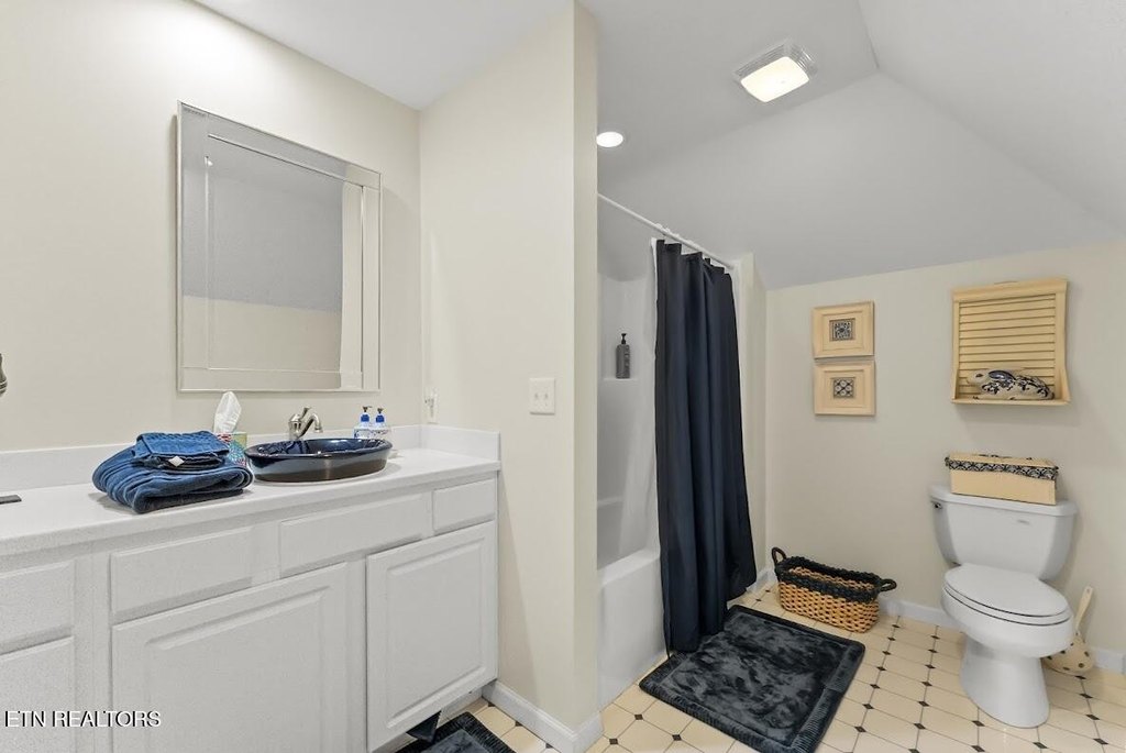 Pikeville, Tennessee, 37367, United States, 4 Bedrooms Bedrooms, ,3.5 BathroomsBathrooms,Residential,Forsale,1886011