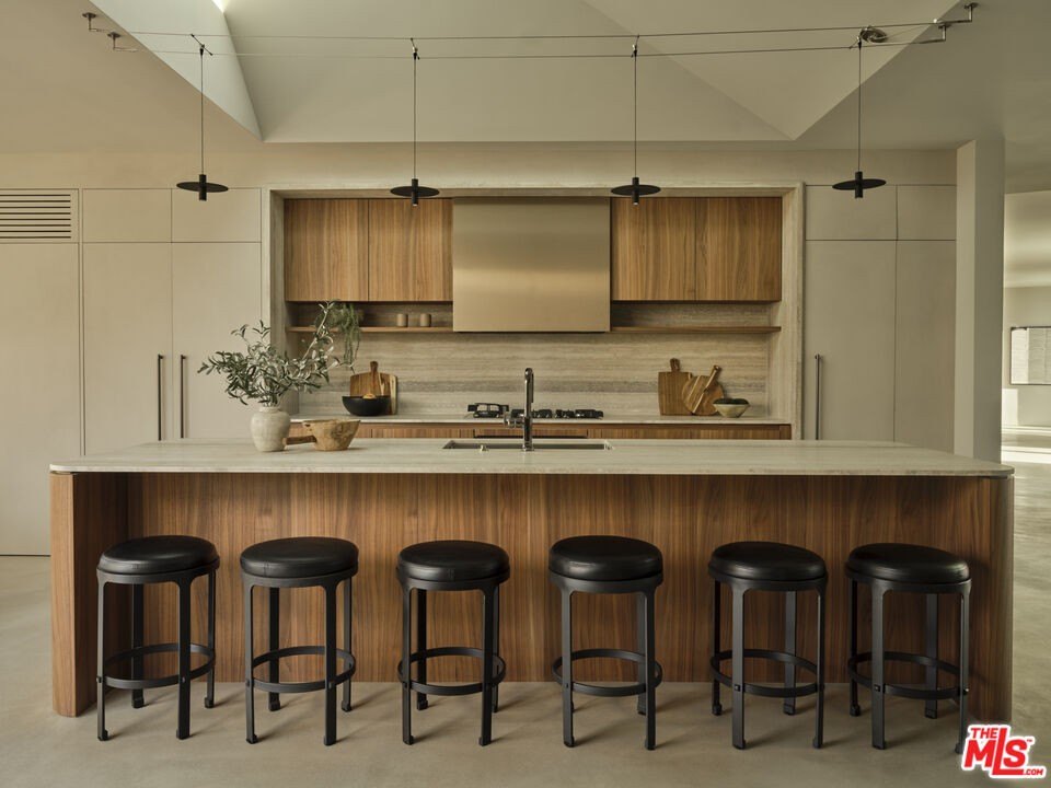 Malibu, California, 90265, United States, 4 Bedrooms Bedrooms, ,3.5 BathroomsBathrooms,Residential,Forsale,1922134