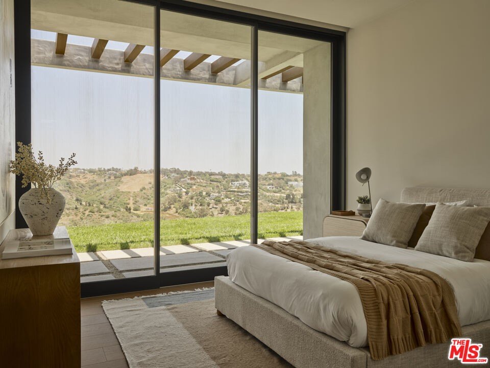 Malibu, California, 90265, United States, 4 Bedrooms Bedrooms, ,3.5 BathroomsBathrooms,Residential,Forsale,1922134