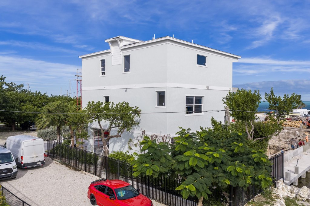 MARATHON, Florida, 33050, United States, 4 Bedrooms Bedrooms, ,4.5 BathroomsBathrooms,Residential,Forsale,1964527