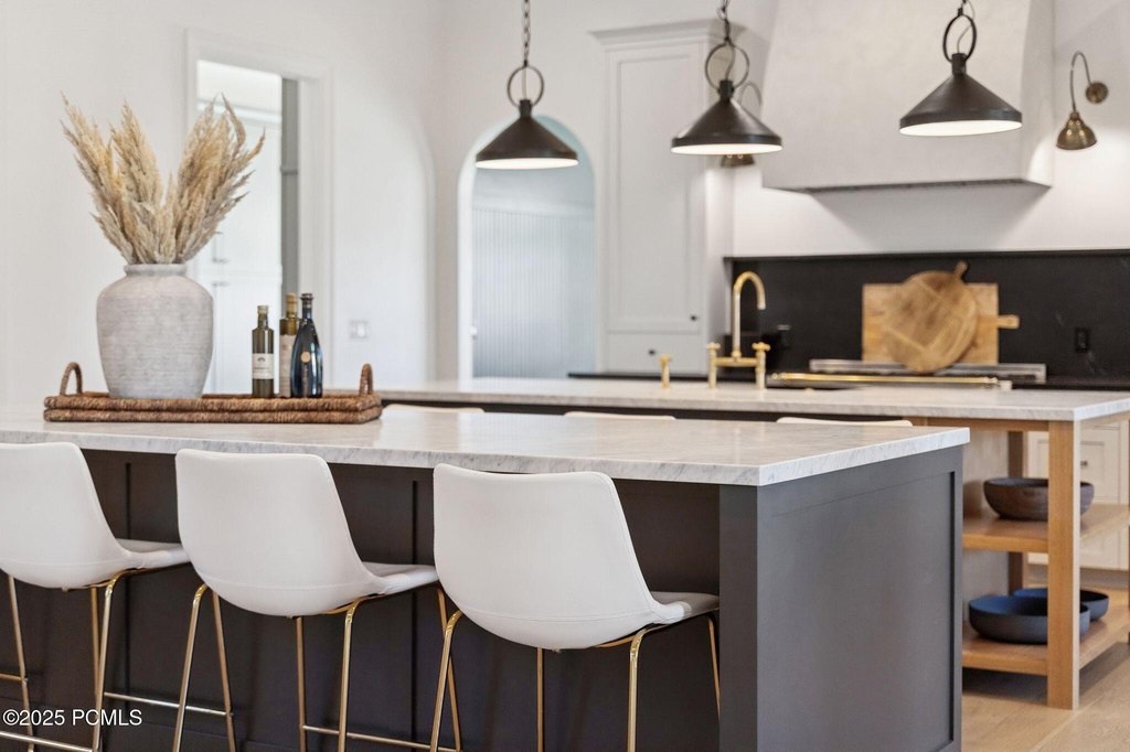 Midway, Utah, 84049, United States, 5 Bedrooms Bedrooms, ,4.5 BathroomsBathrooms,Residential,Forsale,2000237