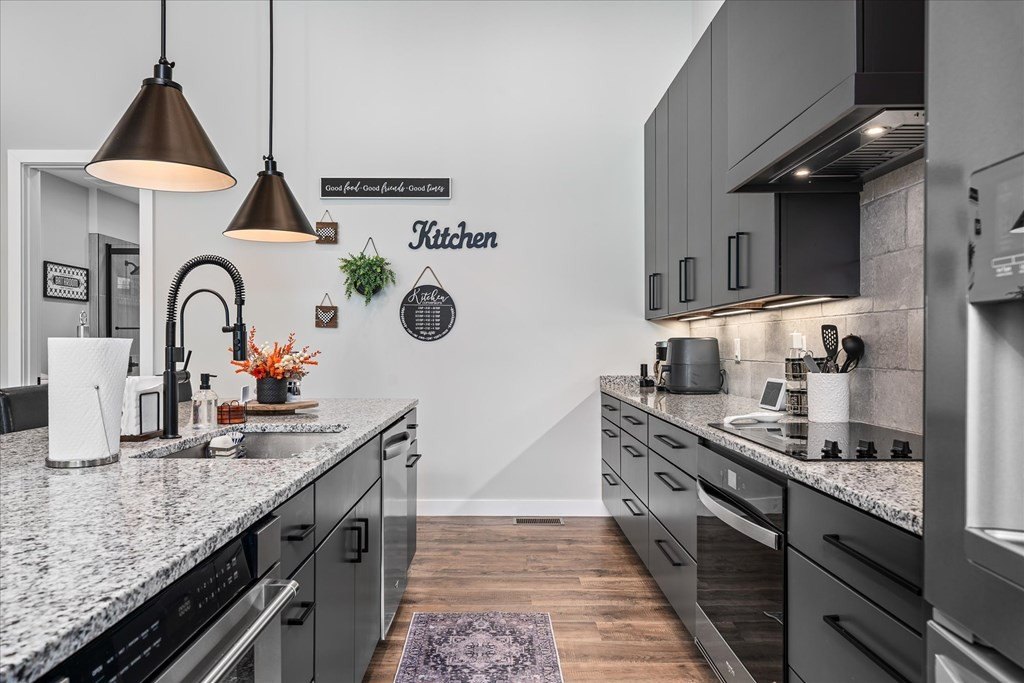 Byrdstown, Tennessee, 38549, United States, 3 Bedrooms Bedrooms, ,4 BathroomsBathrooms,Residential,Forsale,1929851