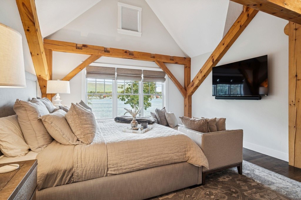 Center Harbor, New Hampshire, 03226, United States, 7 Bedrooms Bedrooms, ,5.5 BathroomsBathrooms,Residential,Forsale,1952894