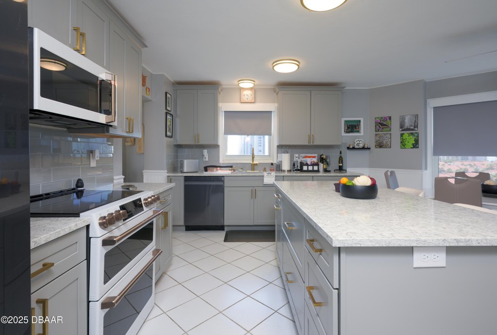 Daytona Beach Shores, Florida, 32118, United States, 3 Bedrooms Bedrooms, ,3 BathroomsBathrooms,Residential,Forsale,1990068