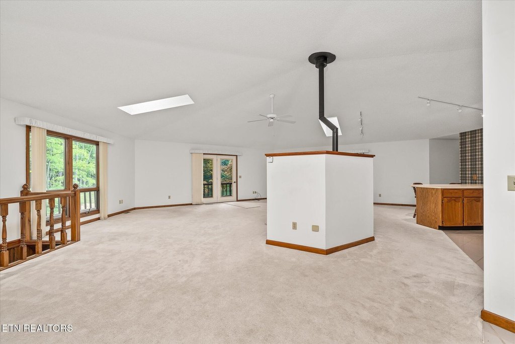 Crossville, Tennessee, 38558, United States, 2 Bedrooms Bedrooms, ,2 BathroomsBathrooms,Residential,Forsale,1907858