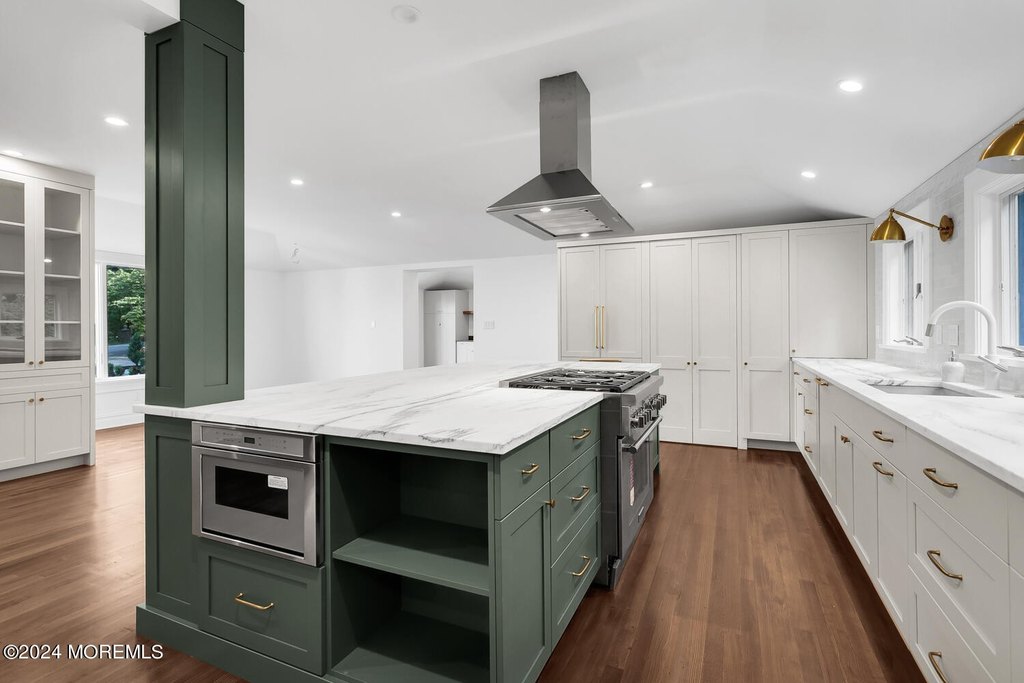 Highlands, New Jersey, 07732, United States, 5 Bedrooms Bedrooms, ,4.5 BathroomsBathrooms,Residential,Forsale,2008381