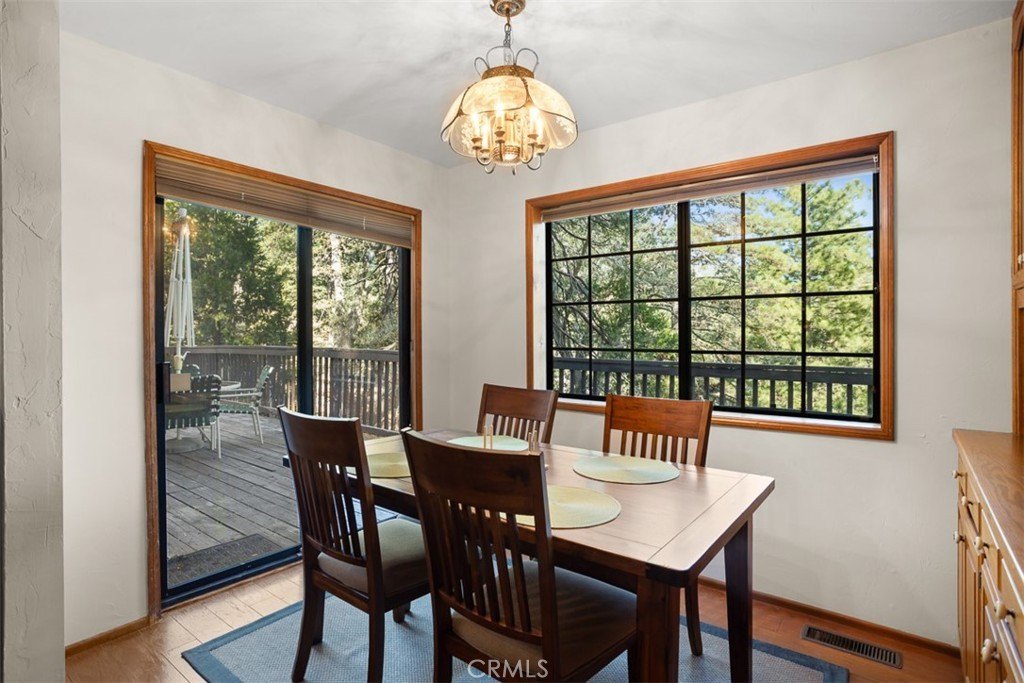 Lake Arrowhead, California, 92352, United States, 5 Bedrooms Bedrooms, ,3.5 BathroomsBathrooms,Residential,Forsale,1953304