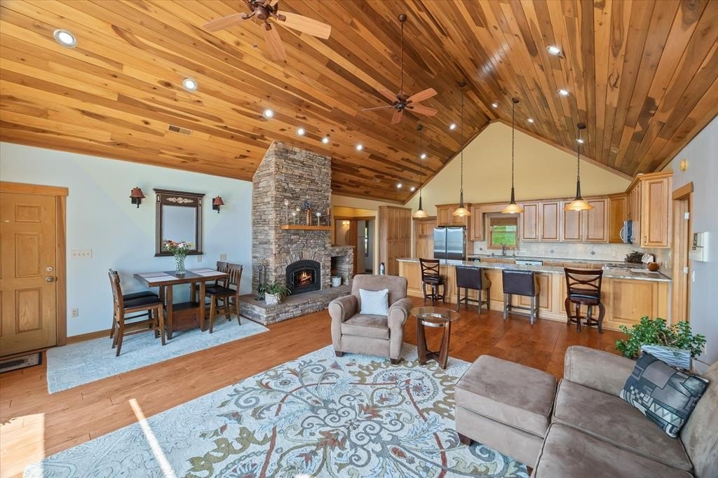 Hilham, Tennessee, 38568, United States, 4 Bedrooms Bedrooms, ,3 BathroomsBathrooms,Residential,Forsale,1929824