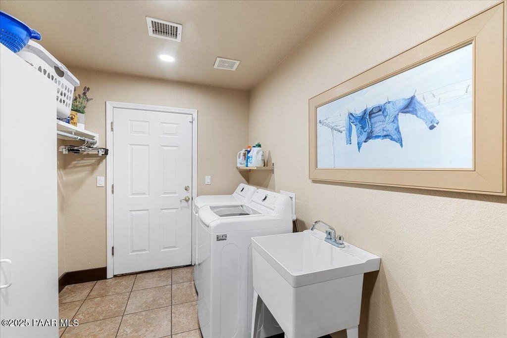 Paulden, Arizona, 86334, United States, 3 Bedrooms Bedrooms, ,2.5 BathroomsBathrooms,Residential,Forsale,1903147