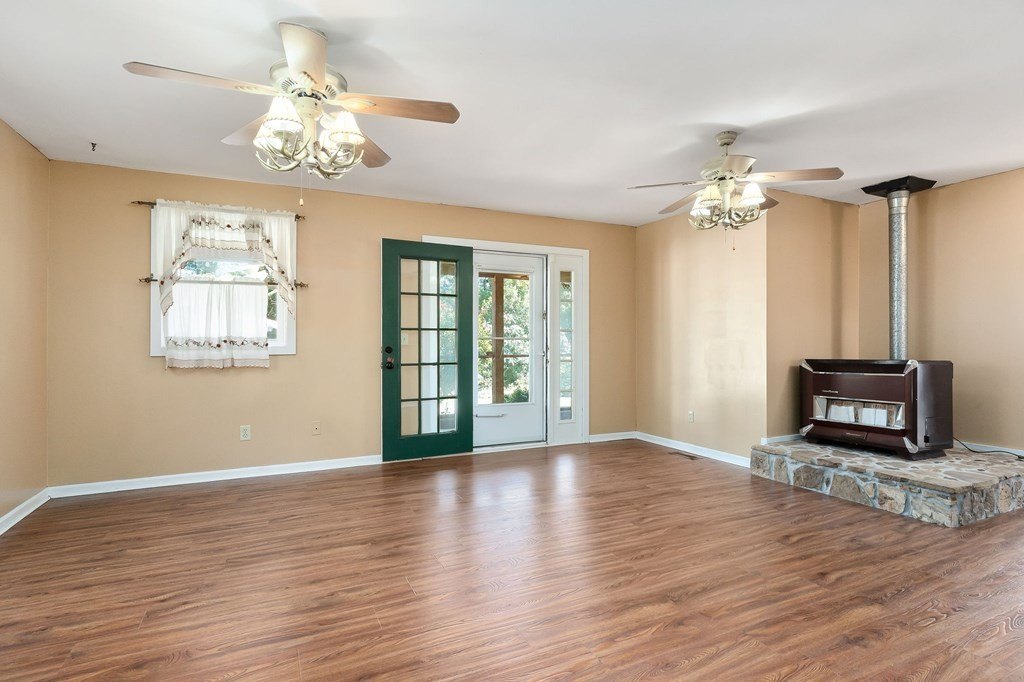 Sparta, Tennessee, 38583, United States, 3 Bedrooms Bedrooms, ,2 BathroomsBathrooms,Residential,Forsale,1999490