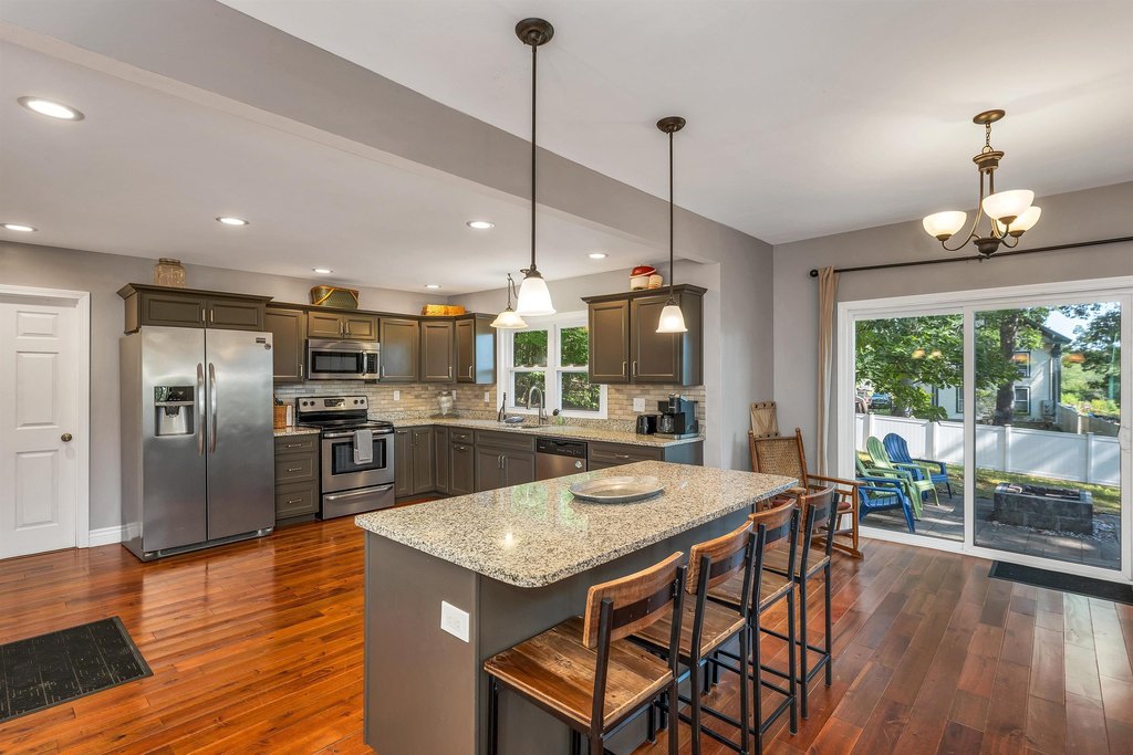 Wolfeboro, New Hampshire, 03894, United States, 3 Bedrooms Bedrooms, ,2 BathroomsBathrooms,Residential,Forsale,2010623