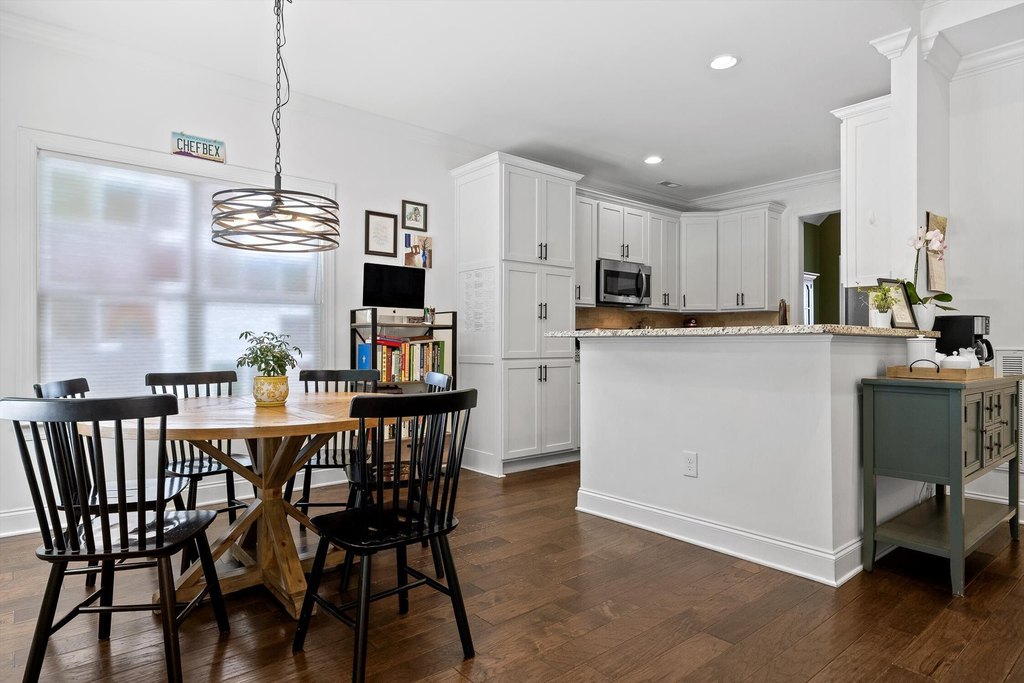 Chattanooga, Tennessee, 37406, United States, 4 Bedrooms Bedrooms, ,2.5 BathroomsBathrooms,Residential,Forsale,1963560