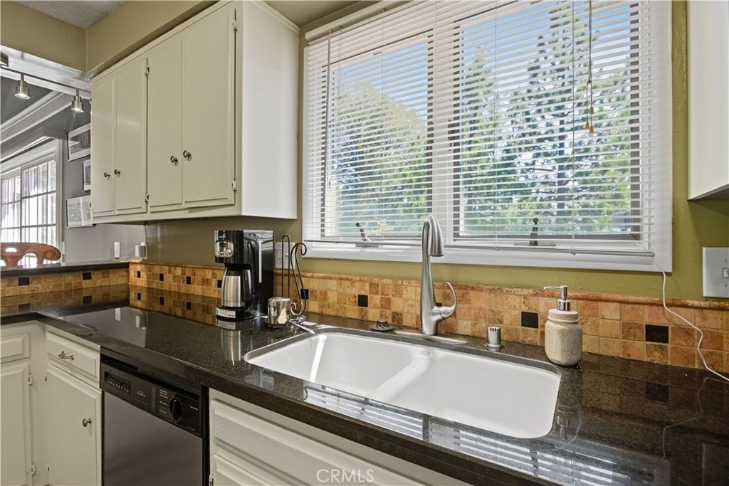 Lake Arrowhead, California, 92352, United States, 4 Bedrooms Bedrooms, ,3 BathroomsBathrooms,Residential,Forsale,1971047