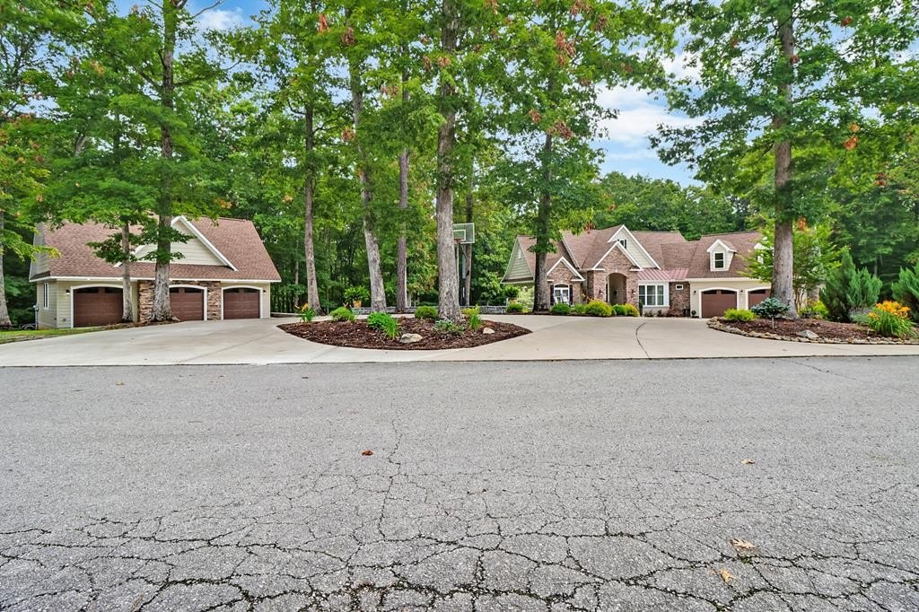 Jamestown, Tennessee, 38556, United States, 4 Bedrooms Bedrooms, ,4 BathroomsBathrooms,Residential,Forsale,1929826