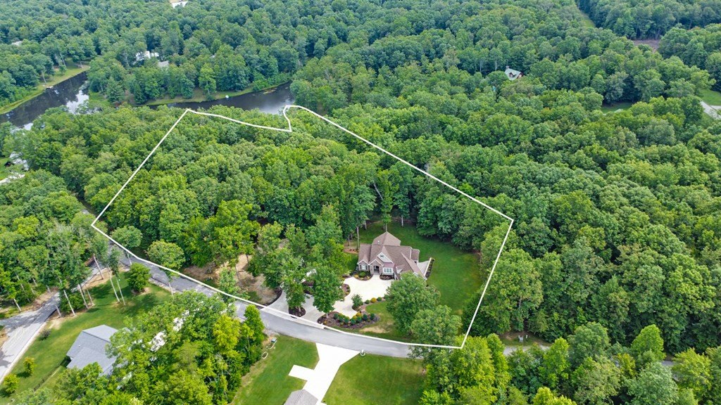 Jamestown, Tennessee, 38556, United States, 4 Bedrooms Bedrooms, ,4 BathroomsBathrooms,Residential,Forsale,1929826