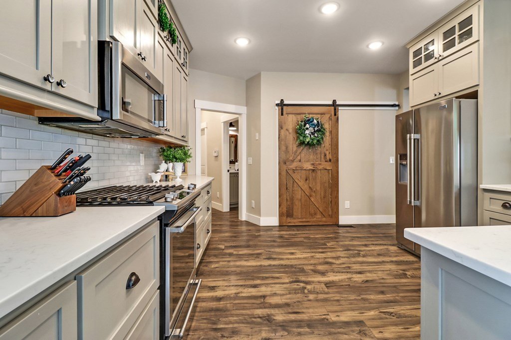 Jamestown, Tennessee, 38556, United States, 4 Bedrooms Bedrooms, ,4 BathroomsBathrooms,Residential,Forsale,1929826