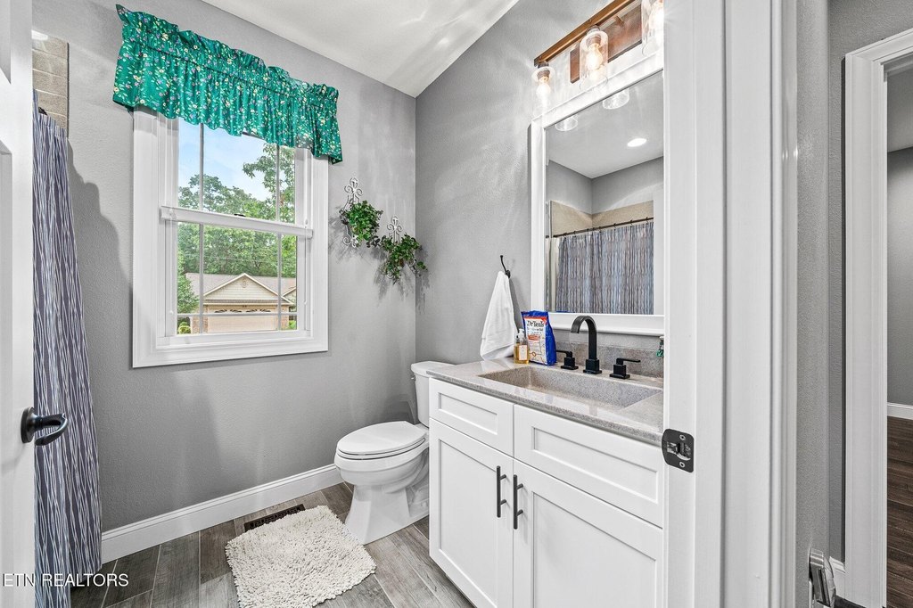 Crossville, Tennessee, 38558, United States, 3 Bedrooms Bedrooms, ,2.5 BathroomsBathrooms,Residential,Forsale,1907856