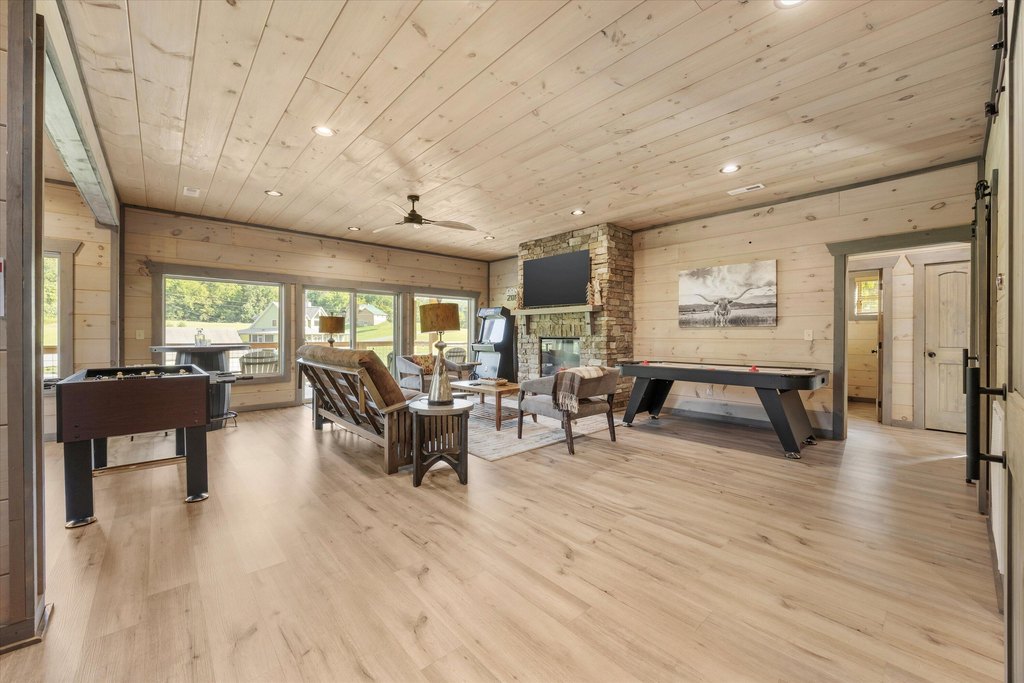 Sevierville, Tennessee, 37862, United States, 5 Bedrooms Bedrooms, ,5 BathroomsBathrooms,Residential,Forsale,1963563