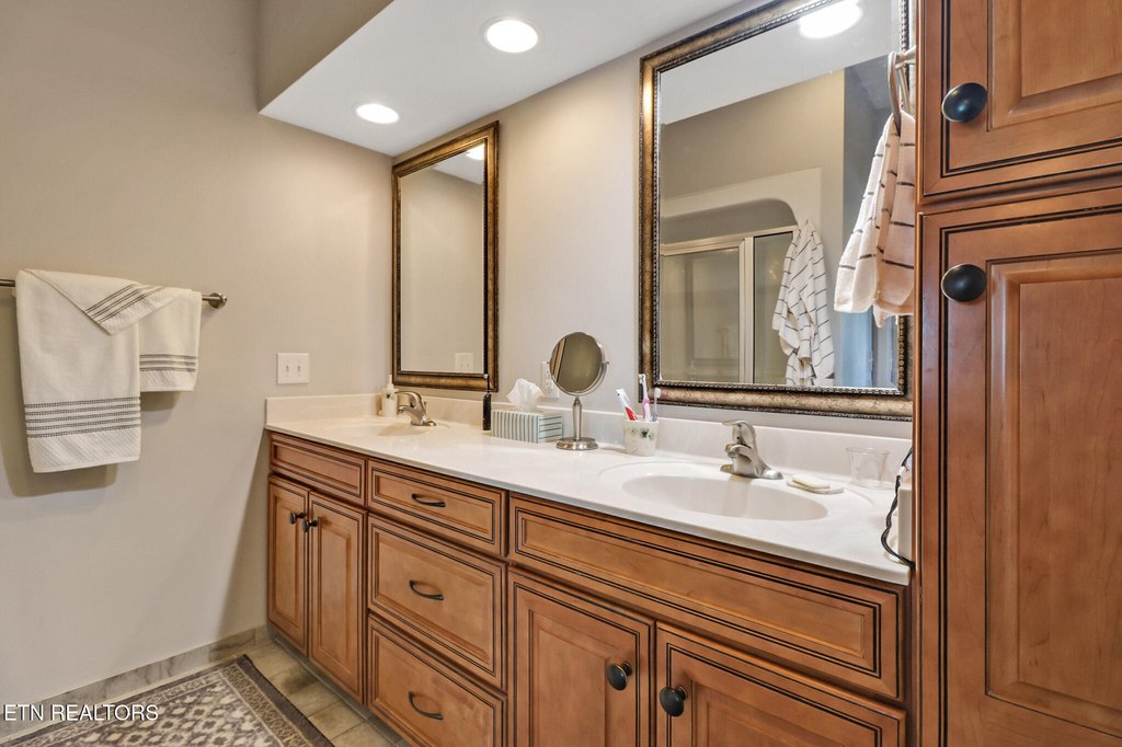 Crossville, Tennessee, 38572, United States, 3 Bedrooms Bedrooms, ,3.5 BathroomsBathrooms,Residential,Forsale,1968515